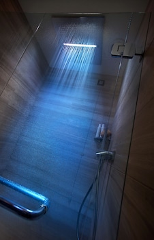 Executive Double Room, Jetted Tub (Steam Bath + Wellness Access)