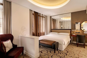 Club Room, 1 Queen Bed