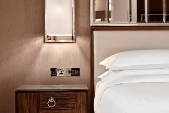 Deluxe Room, 1 Queen Bed