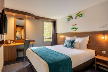 Standard Room, 1 Queen Bed, Non Smoking, Garden View