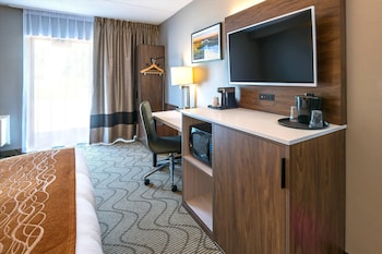 Upgrade room, 1 King Bed, Nonsmoking/Ground Floor