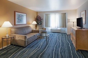 Deluxe Suite, 1 King Bed with Sofa bed, Non Smoking