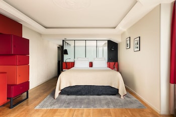 Privilege Room - Eiffel Tower View & Balcony