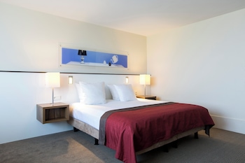 Suite, 1 King Bed with Sofa bed