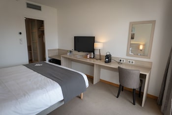 Comfort Room, 1 Queen Bed, Non Smoking, Balcony