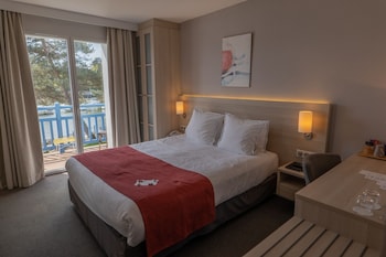 Superior Room, 1 Queen Bed, Balcony, Sea View