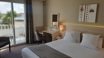 Superior Room, 1 Queen Bed, Balcony, Sea View