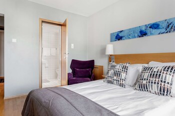 Standard Room, 1 Queen Bed, Non Smoking (Business)