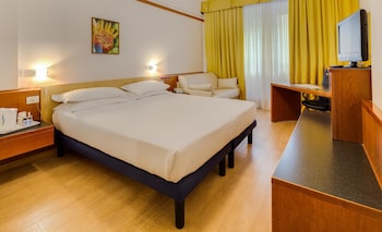 Classic Room, Multiple Beds, Non Smoking