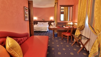 Junior Suite, 1 Queen Bed, Non Smoking