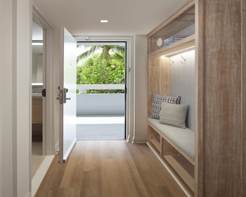 Deluxe Suite, 1 King Bed with Sofa bed, Partial Ocean View (Palm Suite, Hammock Wing)