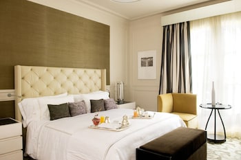 Room, 1 King Bed (Pavillon 4 star)