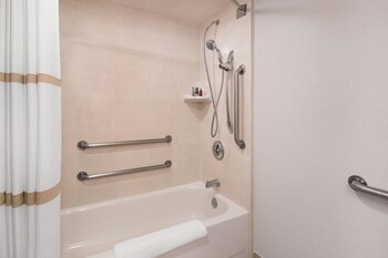 Room, 1 Queen Bed (Mobility Accessible, Tub)