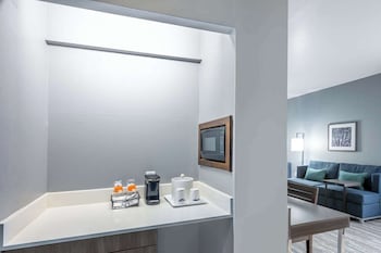 Suite, 1 King Bed with Sofa bed, Kitchenette