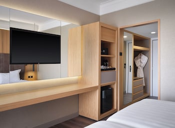 Premium Room, 2 Twin Beds, Pool View