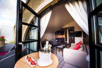 Studio, 1 Queen Bed, Terrace