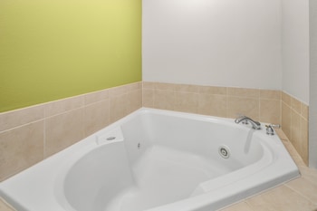 Suite, 1 King Bed with Sofa bed, Jetted Tub (Sofa Bed)