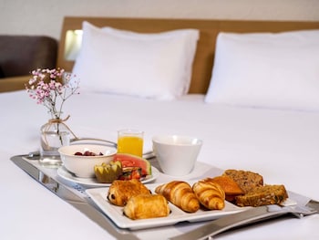 Executive Room, 1 Double Bed with Sofa bed (and sofa)