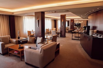 Club Room, 1 King Bed (Club Access)