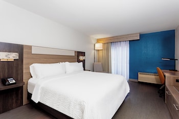 Standard Room, 1 King Bed, Pool Access