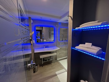Suite, 1 King Bed, Non Smoking