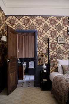 L'ABBAYE - Prestige Suite, 1 King Bed, Estate View, First Floor