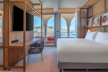 Junior Suite, 1 King Bed, Sea View