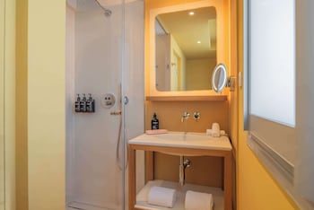 Family Room, 1 King Bed, Connecting Rooms