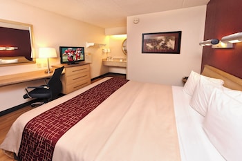 Deluxe Room, 1 King Bed, Accessible (Smoke Free)