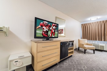 Superior Room, 1 King Bed, Accessible (Smoke Free)