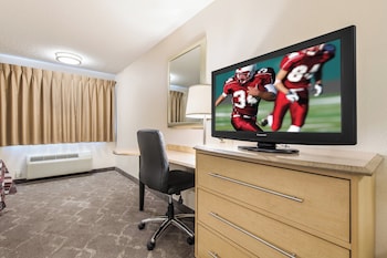 Standard Room, 1 King Bed (Roll-In Shower, Smoke Free)