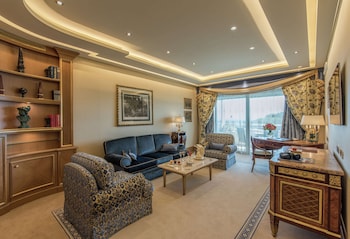 Suite, 1 King Bed, Park and Pool View (Park Suite, Spa/Club Lounge Access)