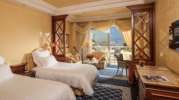 Deluxe Room, 2 Twin Beds, Rome View (Premium Rome View)