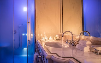 Suite, 1 King Bed, Park and Pool View (Superior Suite Spa/Club Lounge Access)
