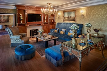 Signature Suite, 1 King Bed (Petronius Suite)