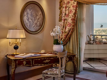 Premium Suite, 1 King Bed, Business Lounge Access (Rome View)