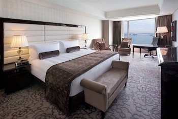 Classic Room, 1 King Bed, Club Lounge Access, Bay View