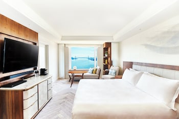 Premium Room, 1 King Bed, Club Lounge Access, Bay View (Japanese)