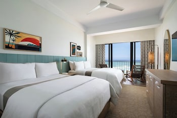 Surfrider Oceanfront, 2 Queen, Newly Renovated