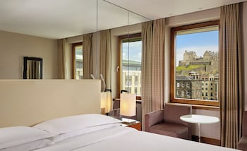 Club Room, 1 King Bed (View)