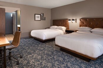 Traditional Room, 2 Queen Beds (Mobility/Hearing Accessible, Tub)