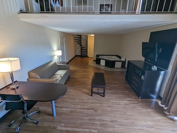 Superior Room, 1 King Bed, Jetted Tub (Loft, Smoke Free)