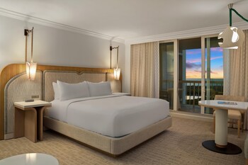 Signature Room, 1 King Bed (Gulf Vw)