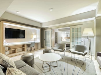 Suite, 1 King Bed (Luxury)