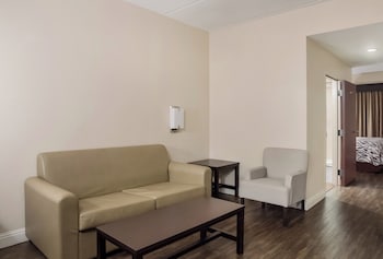 Suite, 1 King Bed, Non Smoking