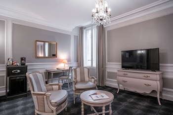 Double Deluxe Room - side street view