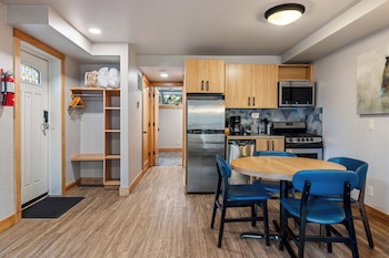 Condo, 1 Queen Bed with Sofa bed