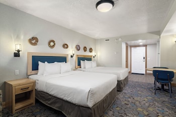 Standard Suite, 2 Queen Beds