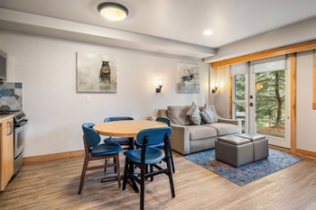 Condo, 1 Queen Bed with Sofa bed
