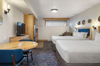 Standard Suite, 2 Queen Beds
